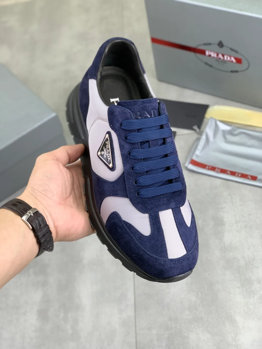 Men's men's shoes💰P580💰【New model】Top quality, new popular models on the official website, which will never go out of style for a century,🆘 The trendy brand (Prada) mainly promotes popular models, avant-garde and versatile fashionable men's shoes, private version molding, cowhide surface splicing 1:1 oil edge processing... fashionable and simple, original imported cowhide interior cowhide feet; the atmosphere and personality are more fashionable, eye-catching and pursuing class. It will subvert old ideas and be a must-have for fashionistas who want to spend time with you! Must keep it! High-end comfort, high-end quality workmanship. Size: 38-44 Various colors available. full package